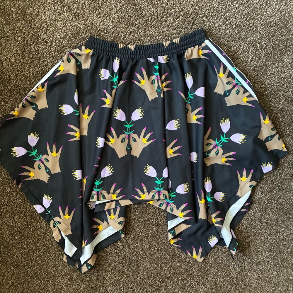 Adidas Originals Allover Floral Hand Print Skirt, Size Small, new with tags - Picture 4 of 4